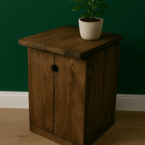 Drewniany karmnik dla ptaków / budka lęgowa